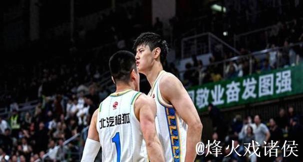 曾凡博回归砍下18分 北京31分狂胜终结广东8连胜！